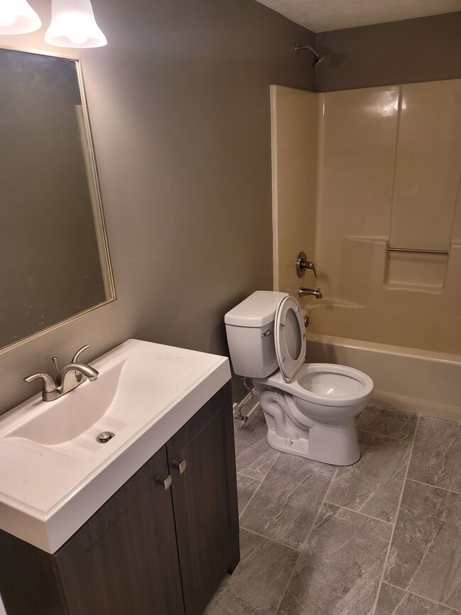 Building Photo - RENOVATED 2 BDRM, 2 BATH UPSTAIRS CONDO.  ...