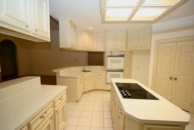 Building Photo - 6706 Prairie Dunes Dr