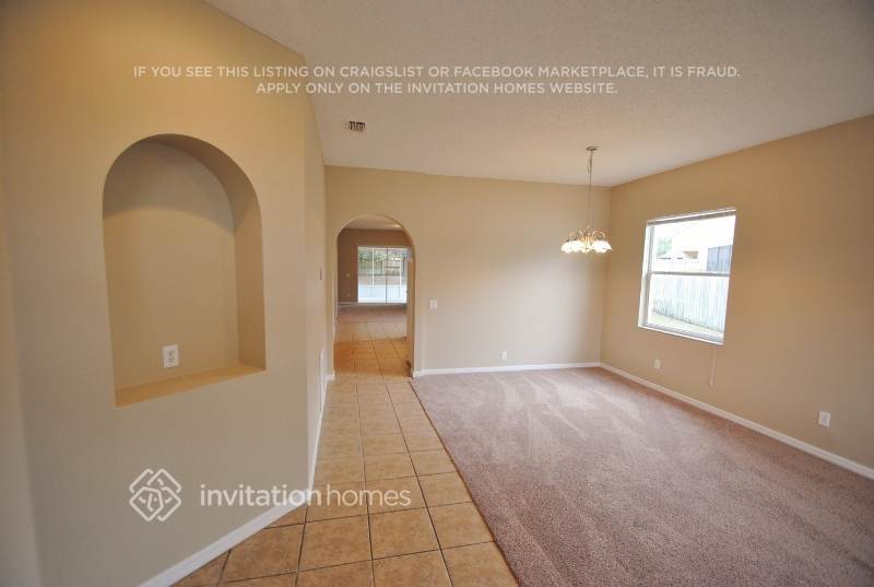 Building Photo - 400 Oak Springs Ct