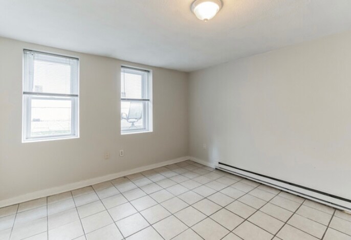 Building Photo - 204 H St