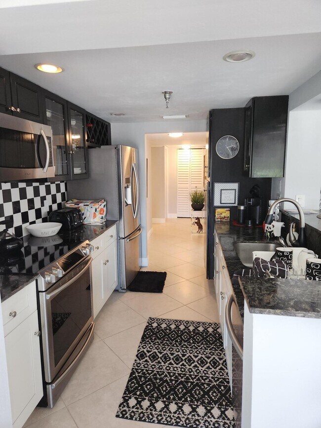 Building Photo - 899 Jeffery St