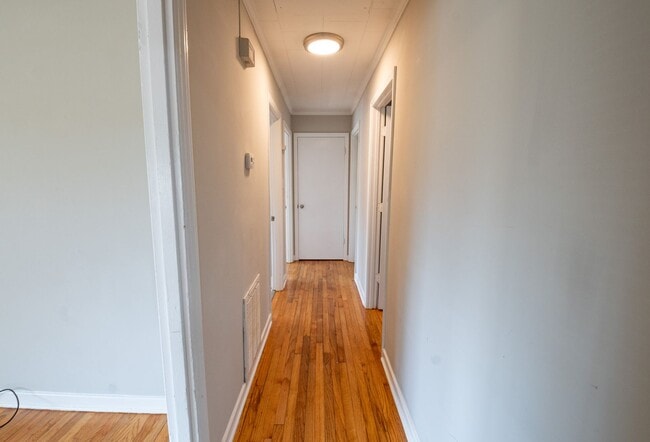 Building Photo - Coming SOON ! This 3 Bedroom home in Fores...