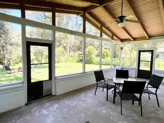 Building Photo - Beautiful 4/2 in Lakewood Estates
