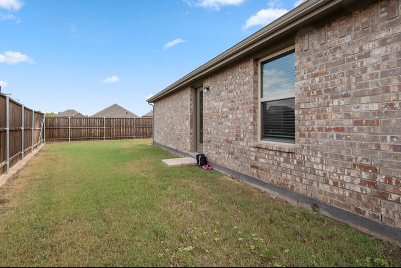 Building Photo - 3001 Glazner Dr