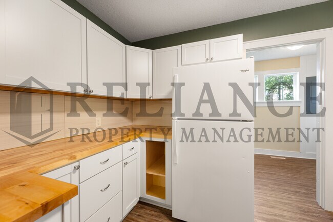 Building Photo - 221 N Walnut St