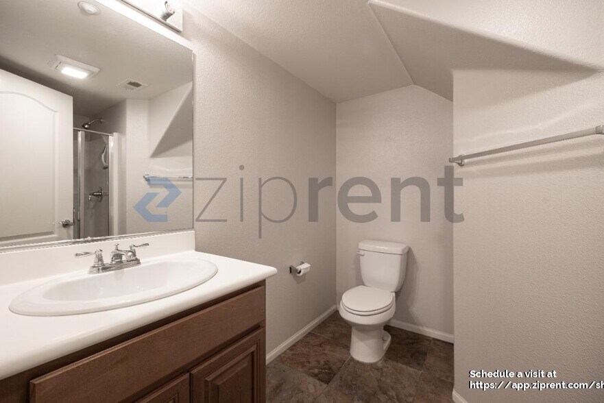 Building Photo - 3048 Beachwood Blf Wy