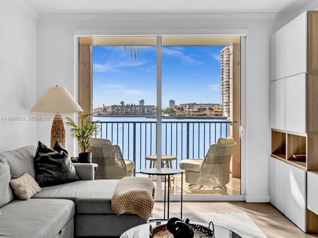 Building Photo - 17150 N Bay Rd