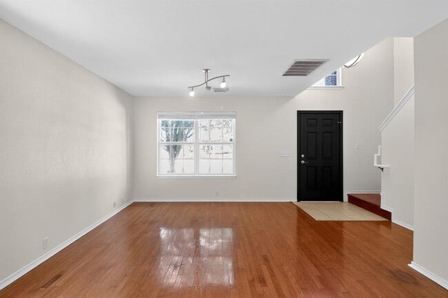 Building Photo - 1208 Heritage Hill Cove