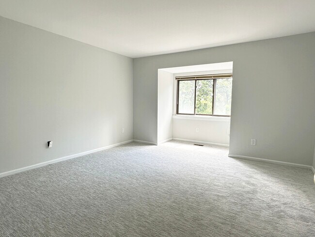 Building Photo - 130 Fillow St