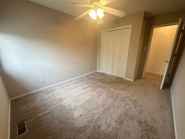 Building Photo - 4 bedroom, 2 1/2 bath