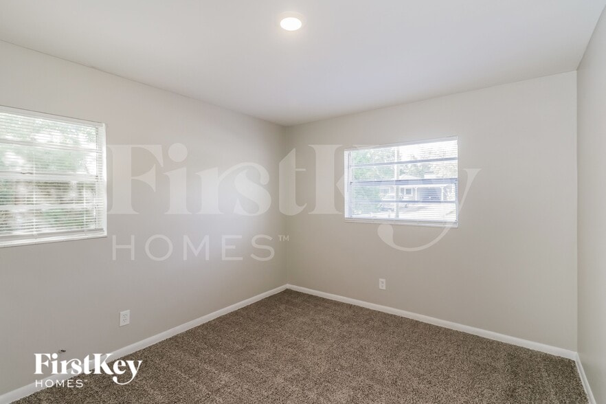 Building Photo - 211 W 108th Ave