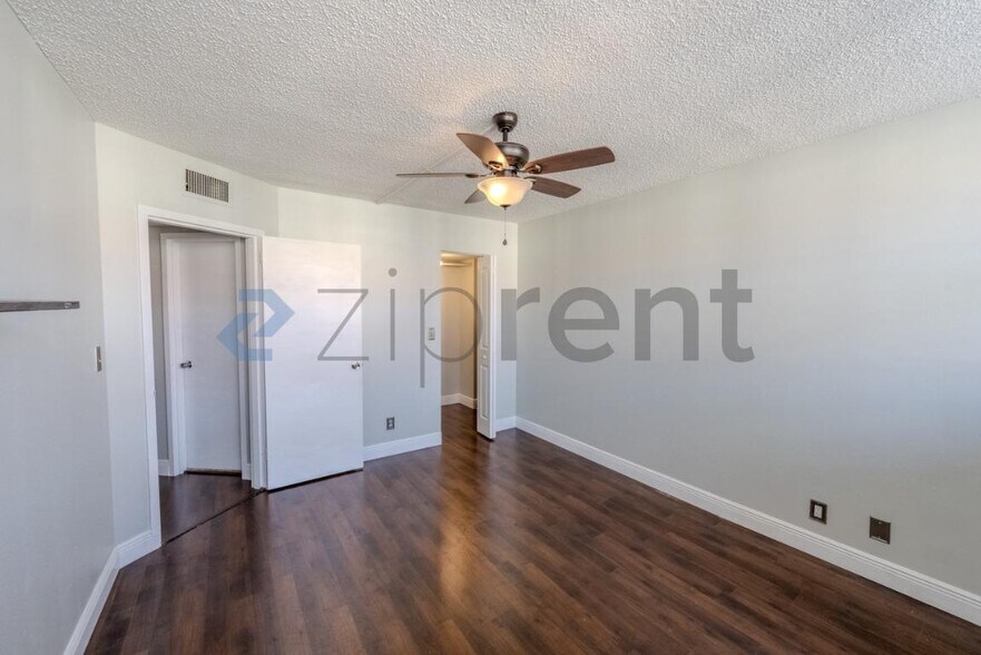 Building Photo - Unit 430C