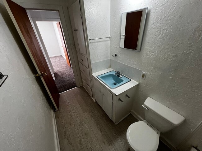 Building Photo - 3 bed 1 bath