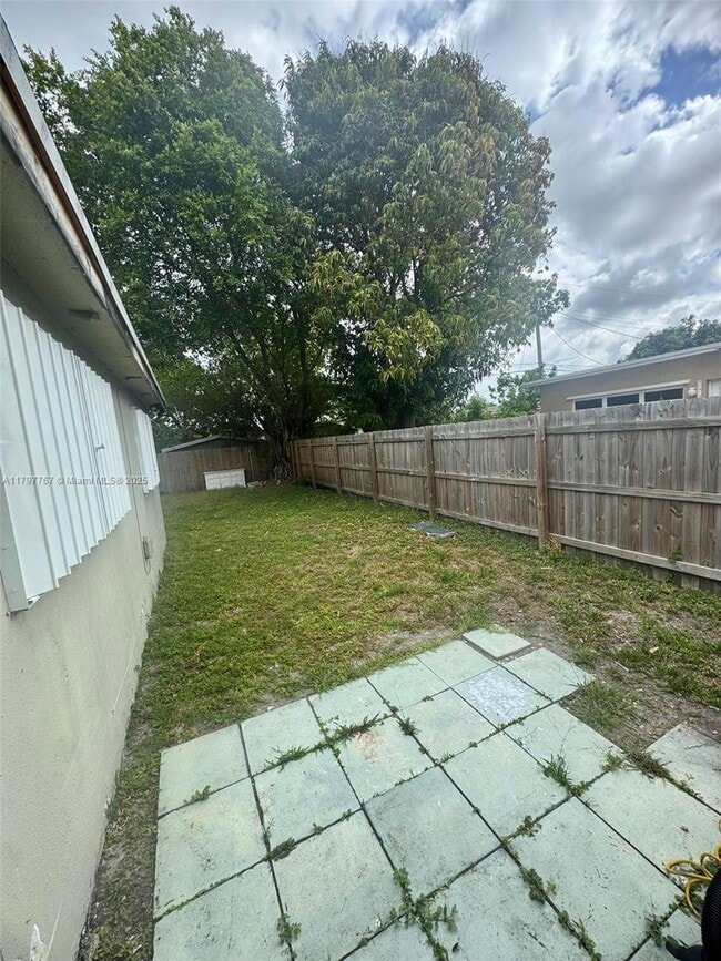 Building Photo - 7673 Plantation Blvd