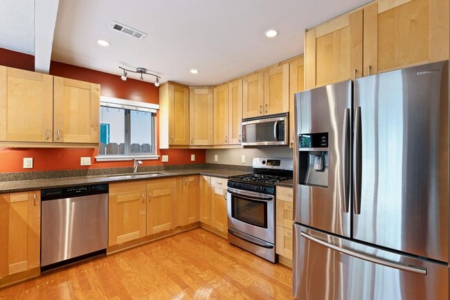Building Photo - 4 Bedroom / 2 Bathroom Home for Rent $2,700
