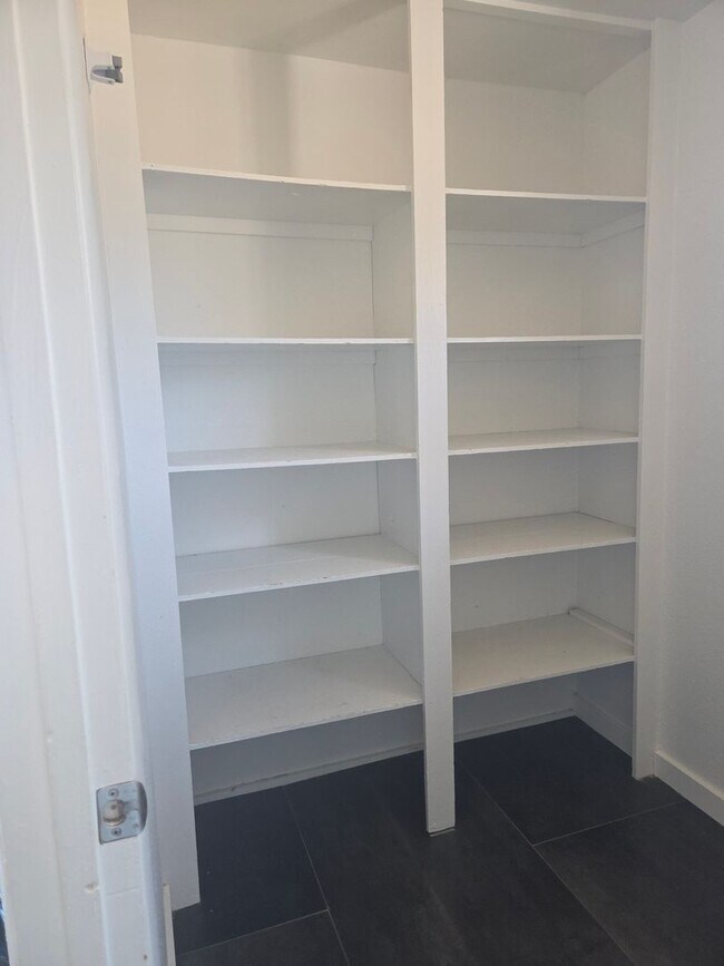 Building Photo - 3 Bedroom 1.5 Bath Modern Farmhouse near JT National Park * MOVE IN SPECIAL*