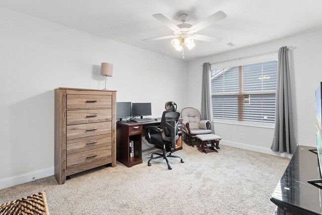 Building Photo - Pet Friendly Three Bedroom!