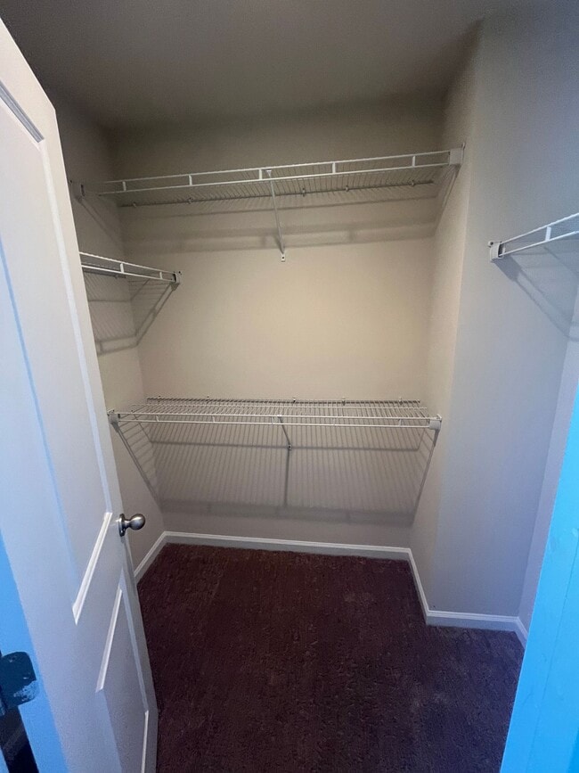Building Photo - 3 bedroom townhome