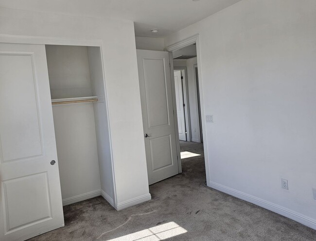 Building Photo - 20841 Acorn Cir