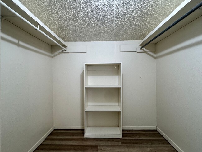 Building Photo - 4217 Aberdeen Dr