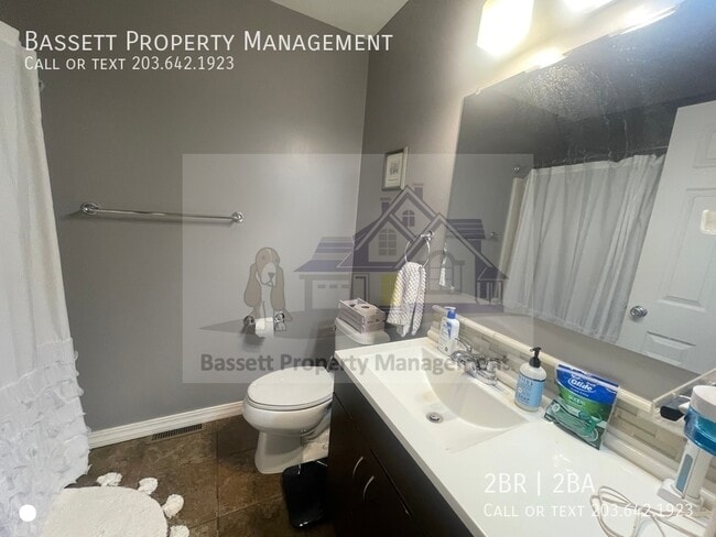 Building Photo - 40 Manorwood Dr