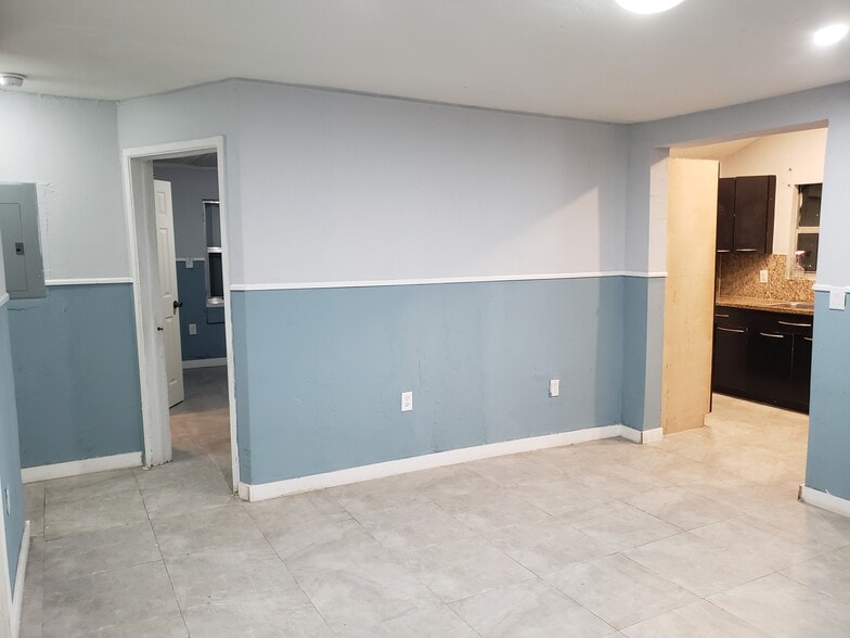 Building Photo - 829 NW 113th St