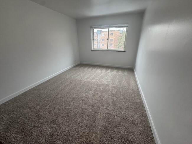 Building Photo - 700 Perrie Dr