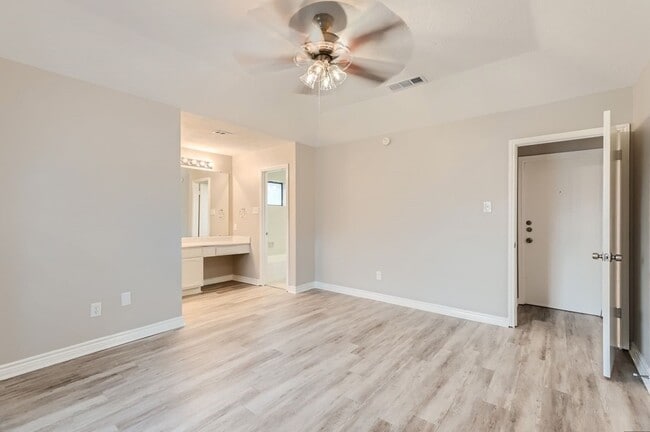 Building Photo - 1304 Seabrook Dr
