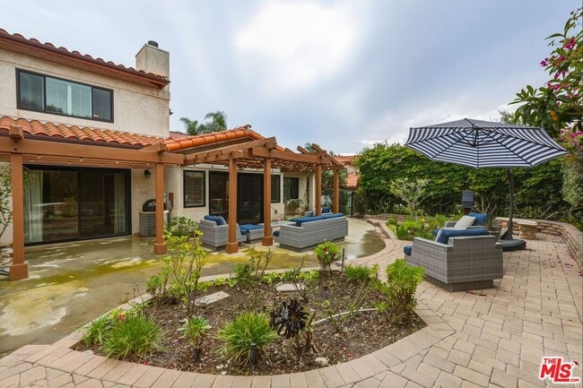 Building Photo - 6505 Beachview Dr