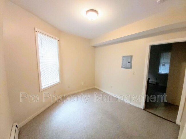 Building Photo - 815 E Main St