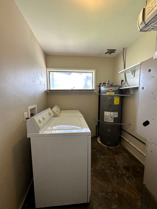 Building Photo - Cutest 3-Bedroom House with Covered Back Patio + Bonus Storage/Office!