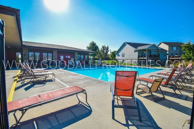 Building Photo - 4 Bedroom Detached Townhome in Waukee with Finished Basement