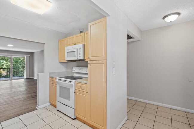 Building Photo - 2700 Coral Springs Dr