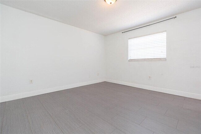 Building Photo - 2307 Lincoln Ct