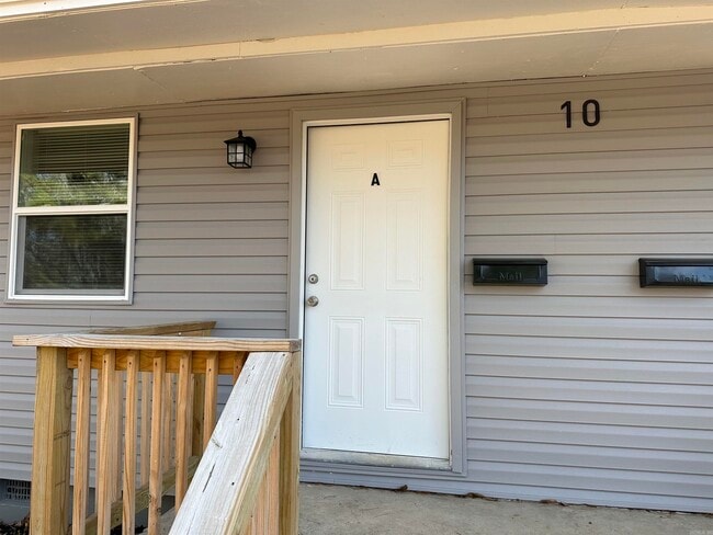 Building Photo - 10A Hiland Pl