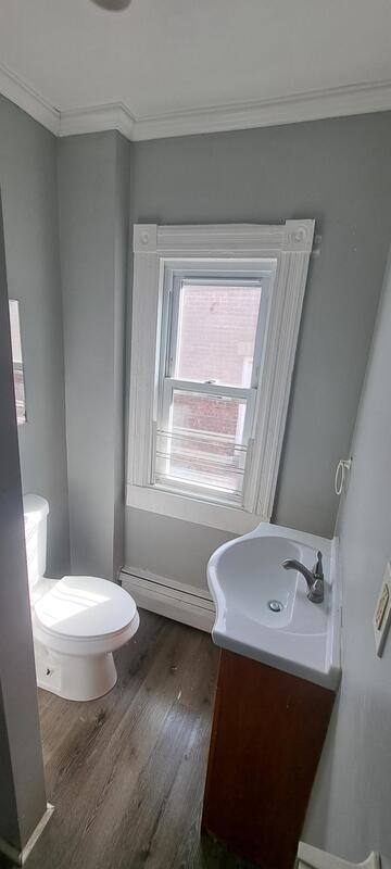 Building Photo - 29 S White St