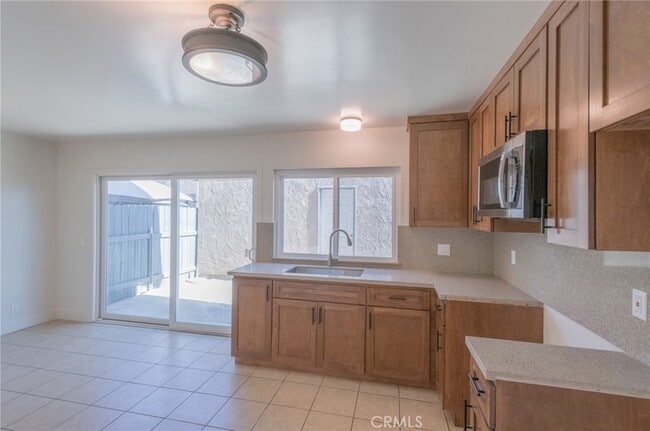 Building Photo - 857 Windwood Dr