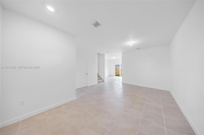 Building Photo - 2751 SE 25th Ave