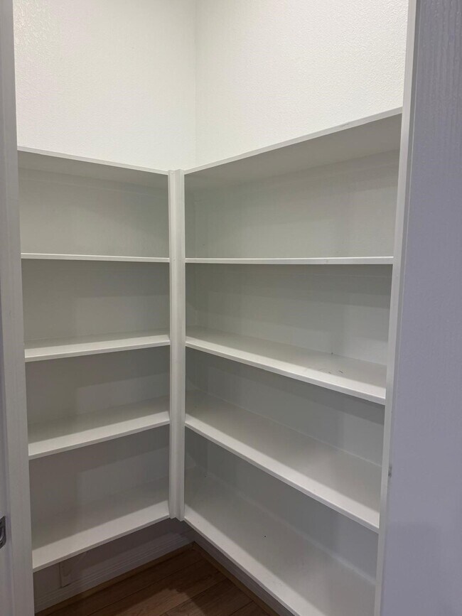 Building Photo - 4841 Sun Fls Dr