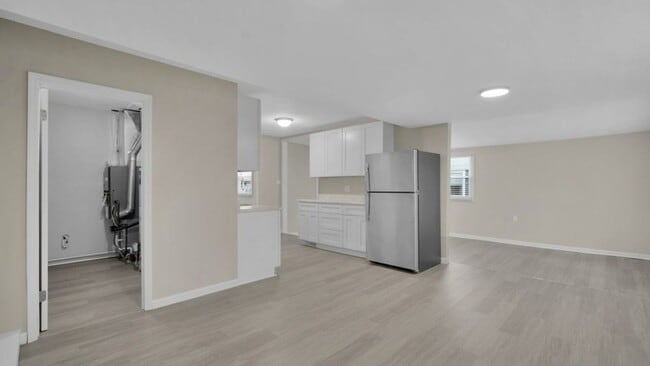 Building Photo - 4 bedroom 1 bath