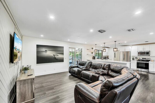 Building Photo - 10962 57th Pl S