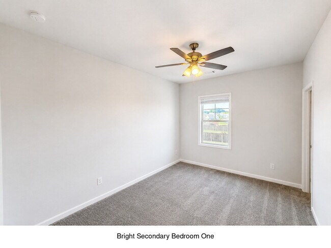 Building Photo - Spacious 4BR/3BA Home with First Floor Suite &  Loft
