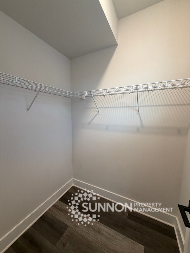 Building Photo - 2 Bed + Loft & 2 Car Garage with Skyline Views