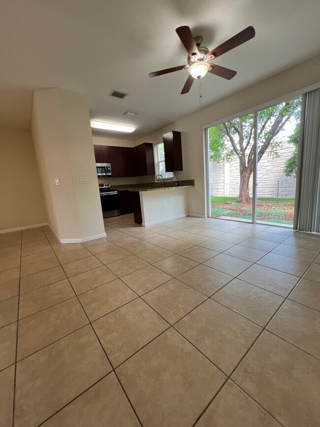 Family - Kitchen - 938 NE 29th Ter