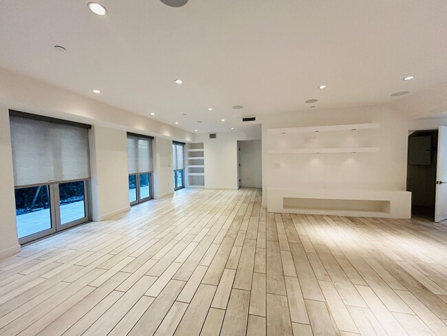 Building Photo - 947 4th St