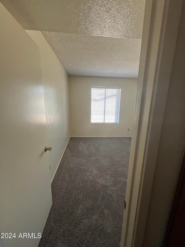Building Photo - 3102 N Woodburne Dr