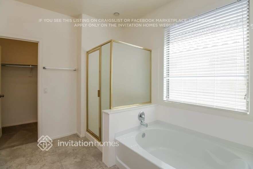 Building Photo - 155 E Canary Ct