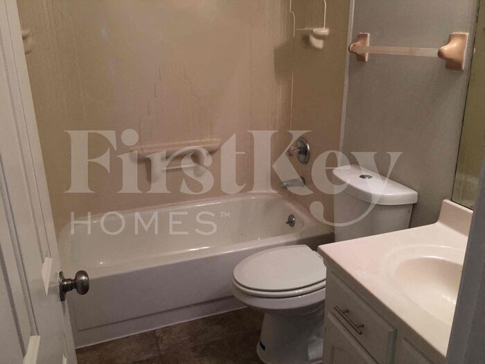 Building Photo - 4884 Walden Glen St