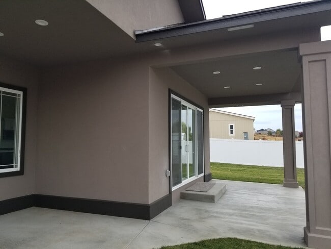 Building Photo - West Valley 3 bedroom 2.5 bath plus an office,  custom built rental home