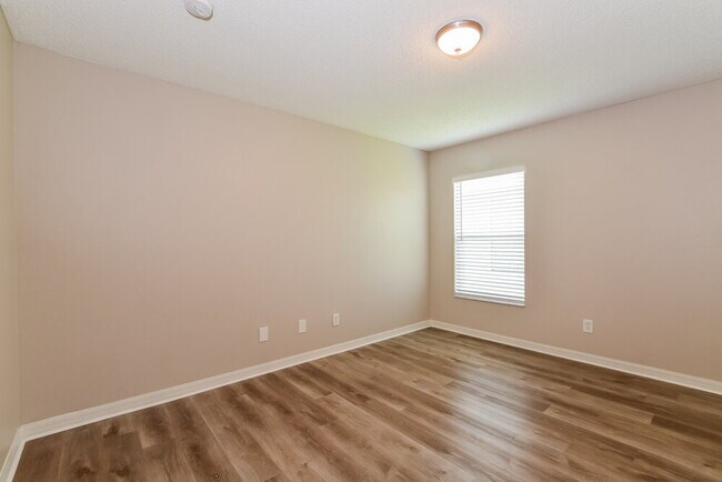 Building Photo - 165 Walnut Crest Run